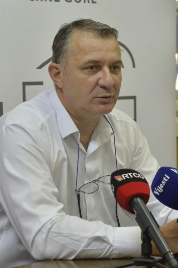 Rakočević: Sudijama i tužiocima povi&scaron;ice, administraciji mrvice