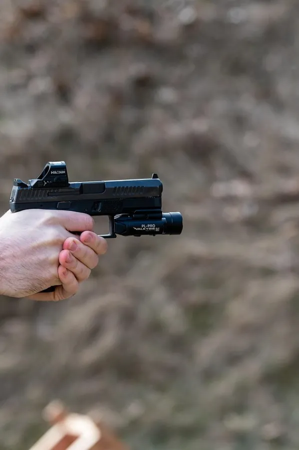 Policija traga za ubicom Krivokapića: Ki&scaron;a metaka na kućnom pragu