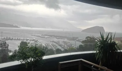 (VIDEO) Jaka ki&scaron;a na primorju i u Podgorici, ZHMS upozorava na moguće vremenske nepogode