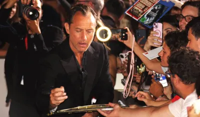 (FOTO) Glavna atrakcija u Veneciji: Džud Lo kao&nbsp;Vladimir Putin