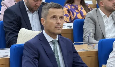 Sa&scaron;a Mujović, Sjednica skup&scaron;tine Glavnog grada 28. avgust