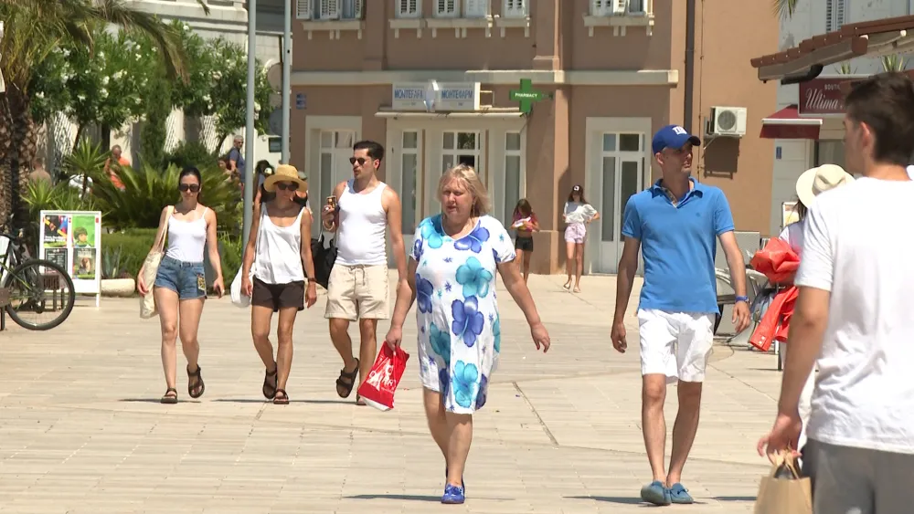 U Tivtu oko osam hiljada gostiju