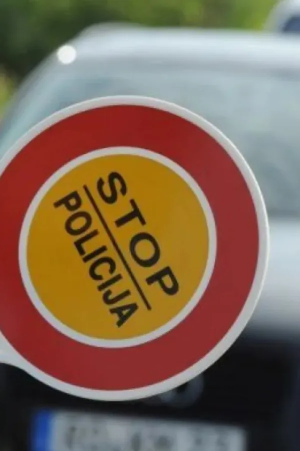 Motociklista iz Aleksinca kažnjen 900 eura, nije se zaustavio na znak stop