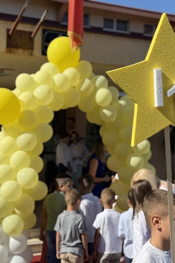 (VIDEO) O&Scaron; "Oktoih" svečano otvorila vrata prvacima: Svaki 1. septembar sa sobom nosi posebnu magiju