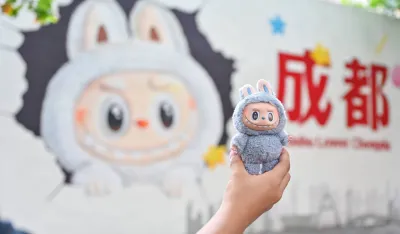 Tvorac "Labubu" lutkice brzom zaradom ostavio iza sebe Džefa Bezosa