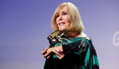 (FOTO) Ovacije u Veneciji: Kim Novak dobila nagradu za životno djelo