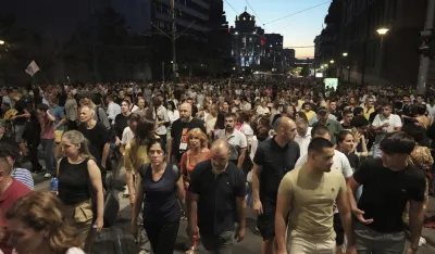 (VIDEO) "Srednjo&scaron;kolci pamte": Komemorativne &scaron;etnje u vi&scaron;e gradova u Srbiji