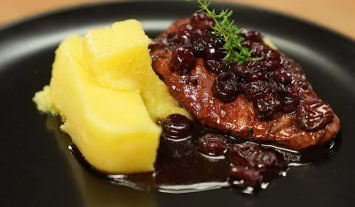 Napravite gurmansku piletinu s vi&scaron;njama