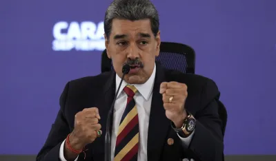 (VIDEO) Maduro se pohvalio mobilnim telefonom: &bdquo;Dao mi ga je Si, ni Amerikanci ne mogu da ga prislu&scaron;kuju&ldquo;