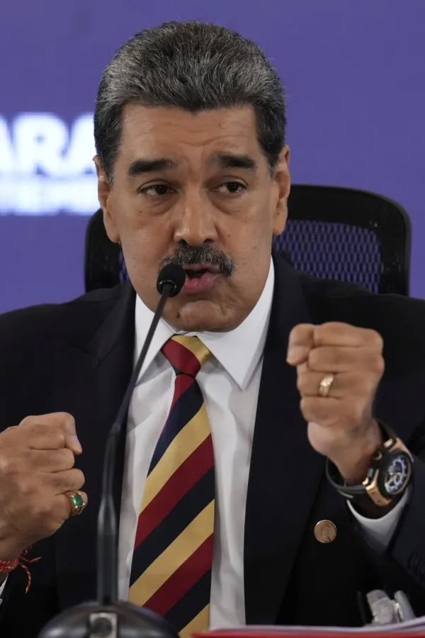 (VIDEO) Maduro se pohvalio mobilnim telefonom: &bdquo;Dao mi ga je Si, ni Amerikanci ne mogu da ga prislu&scaron;kuju&ldquo;