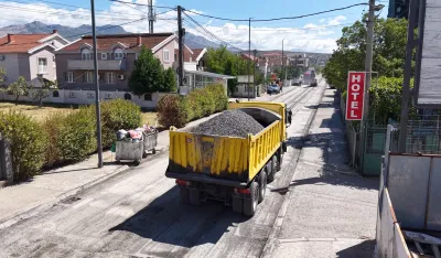 (VIDEO)&nbsp;Ulica Nikole Tesle u Zagoriču dobija novi asfalt