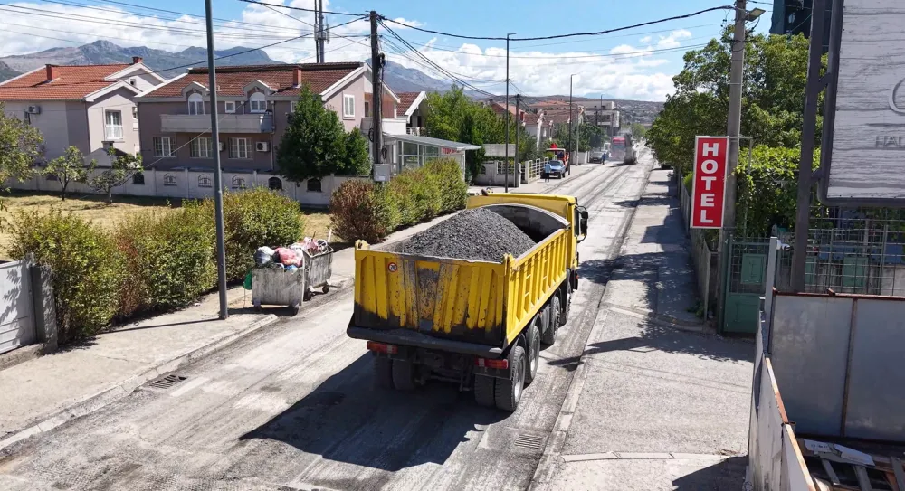 (VIDEO)&nbsp;Ulica Nikole Tesle u Zagoriču dobija novi asfalt