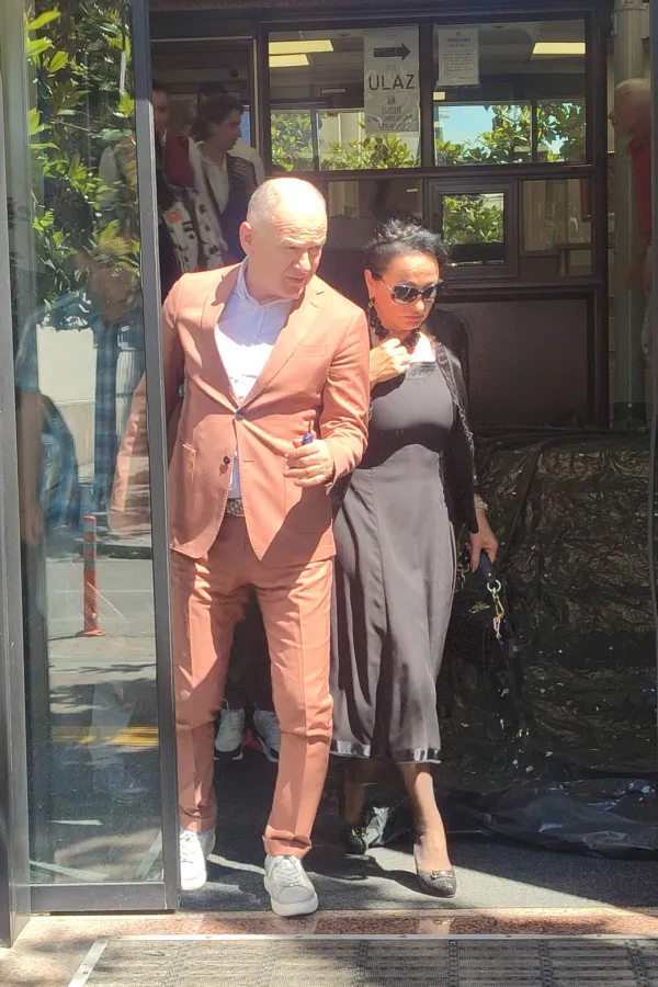 (VIDEO) Sud Medenici odredio kućni pritvor: Ometa postupak zbog sina