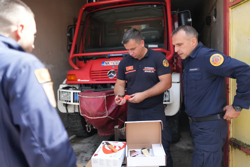 (FOTO) MaxBet donira opremu Službi za&scaron;tite i spa&scaron;avanja Nik&scaron;ić