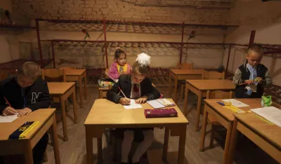 (FOTO) Kako ukrajinska djeca uče u &scaron;koli vi&scaron;e od &scaron;est metara ispod zemlje