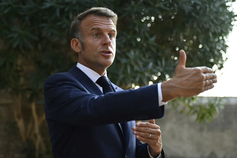 Makron: Bezbjednosne garancije za Ukrajinu su spremne