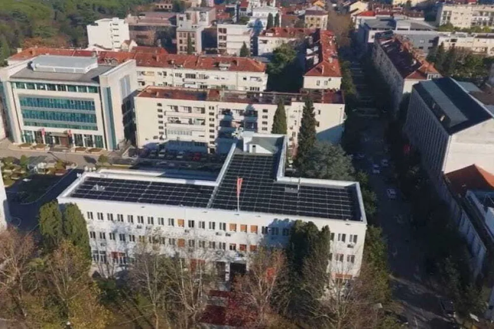 Solarna elekrtrana na krovu skup&scaron;tine