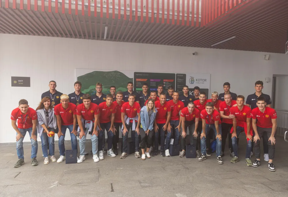 (FOTO) Zlato i bronza mladih vaterpolista na vrhu Lovćena