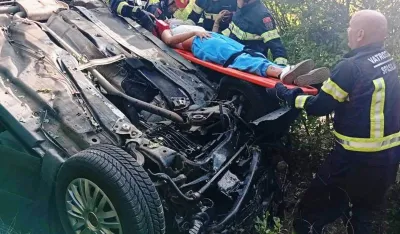 (FOTO) Nik&scaron;ić: Vozilo sletjelo s puta kod Dragovoljića, žena teže povrijeđena