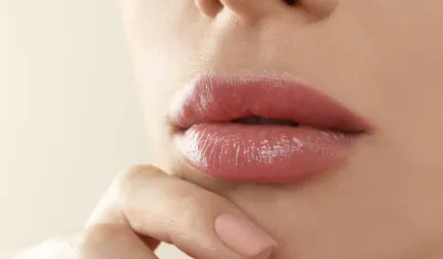 Trik koji povećava volumen usana prirodnim putem