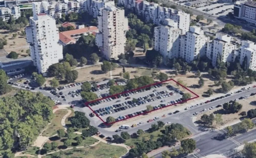 Blok pet dobija troetažnu garažu