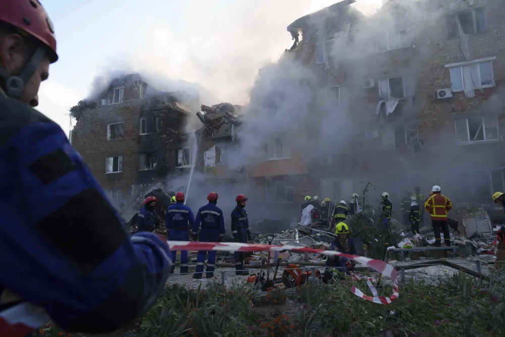 Ruski napadi &scaron;irom Ukrajine, gori zgrada vlade; Kijev uzvratio napadom na naftovod "Družba" &ndash; Poljska podigla avione