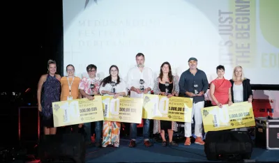 Neki od odbitnika nagrada s članovima žirija i organizatorima Džada film festa 2025