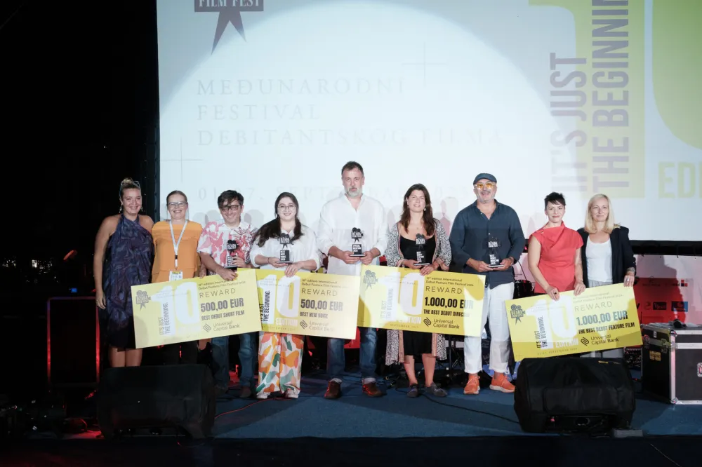 Neki od odbitnika nagrada s članovima žirija i organizatorima Džada film festa 2025