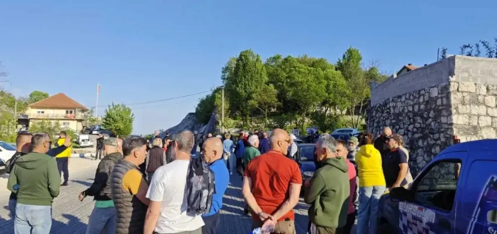 Zavr&scaron;en skup ispred Cetinjskog manastira