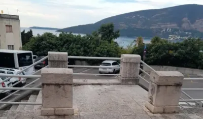 Herceg Novi: Pokrenuta peticija, traže da se vrati Njunjov spomenik