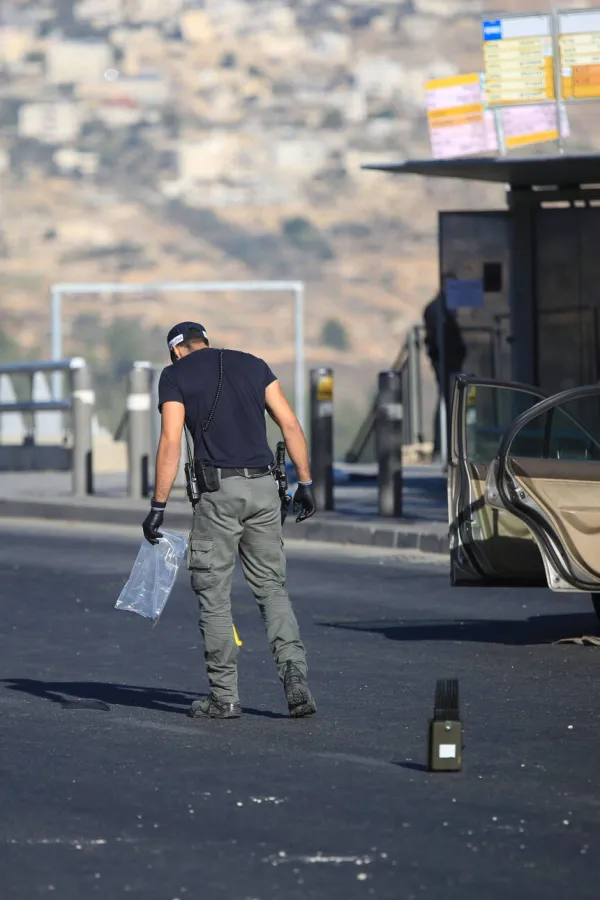 (VIDEO) Stravičan napad u Jerusalimu: U&scaron;li u autobus i počeli da pucaju u putnike