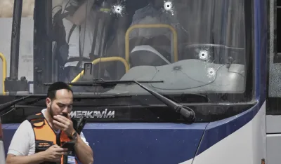 (FOTO) Raste broj žrtava stravičnog napada u Jerusalimu, napadači ubijeni