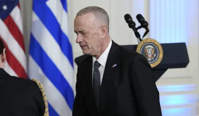 Tramp kritikovao Toma Henksa nakon otkazivanja nagrade Vojne akademije