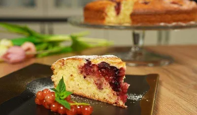 Kolač s malinama i jogurtom