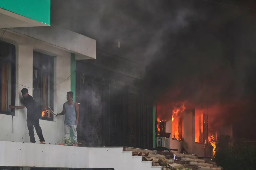 Premijer podnio ostavku, zapaljena zgrada parlamenta&copy;2025 Niranjan Shrestha/Guliver/AP