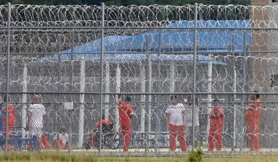 Avion sa vi&scaron;e od 300 korejskih radnika poletilo iz SAD: Imali su pogre&scaron;ne vize