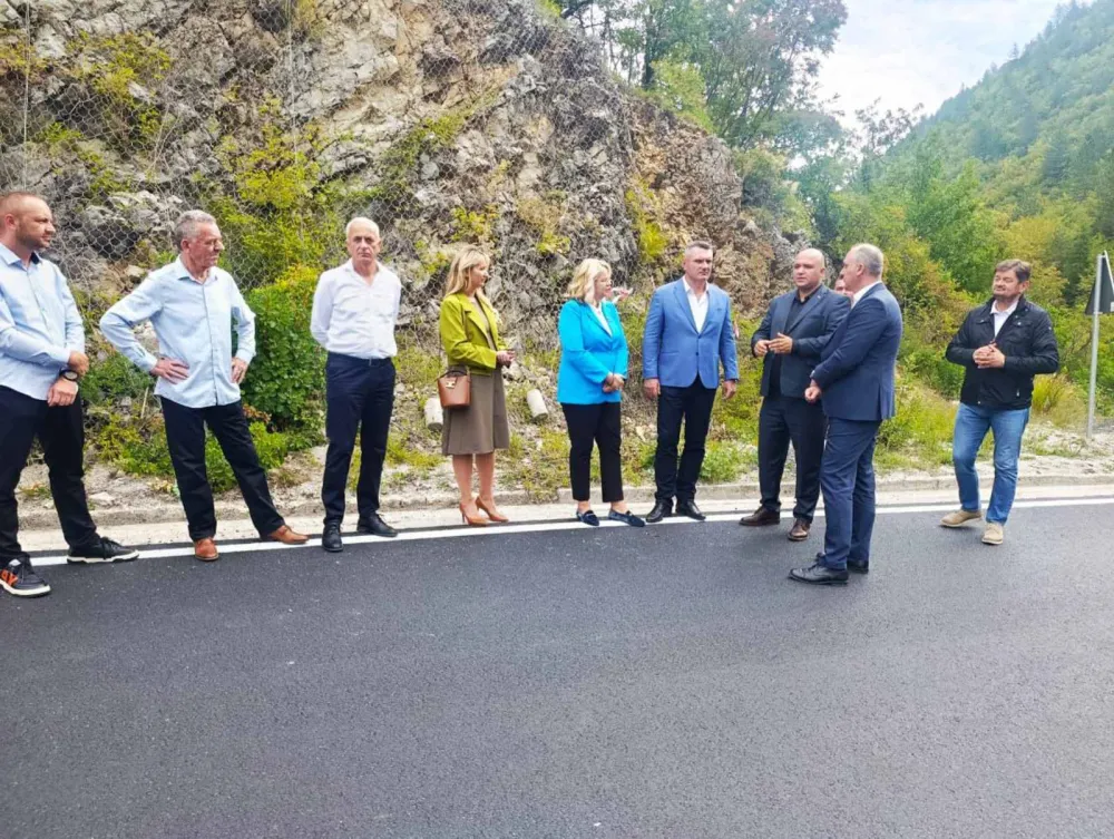 Na dionici puta Slijepač most &ndash; Pavino Polje &ndash; Trlica obnovljen asfalt