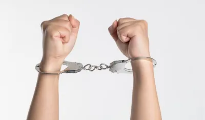 Uhap&scaron;ene dvije osobe, osumnjičeni da su u notarskoj kancelariji predali lična dokumenta na druga imena