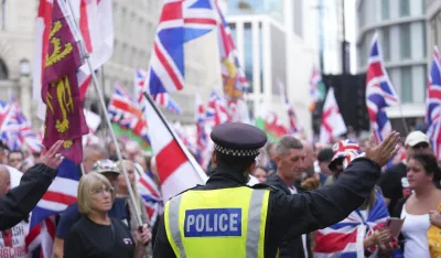 (FOTO) Protesti u Londonu: Na antimigrantskom skupu vi&scaron;e od 100.000 ljudi