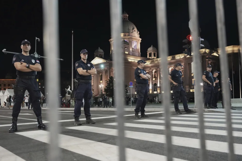 Skupovi pristalica i protivnika vlasti u vi&scaron;e gradova Srbije