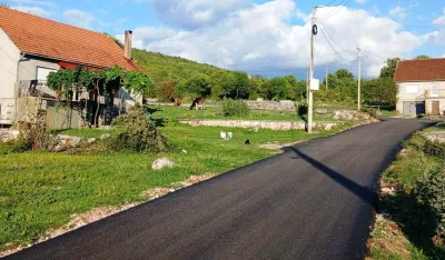 Mje&scaron;tani nik&scaron;ićkog sela Dragovoljići napokon dobili pristojnu saobraćajnicu: Novi asfalt nakon 43 godine