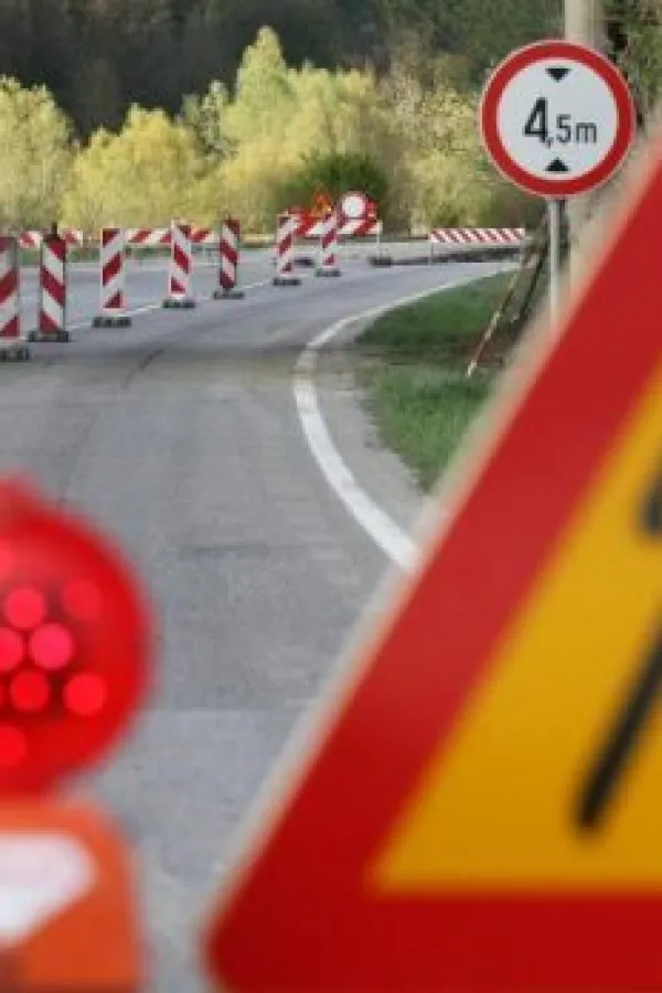 Izmijenjen režim saobraćaja na vi&scaron;e dionica, oprez zbog radova