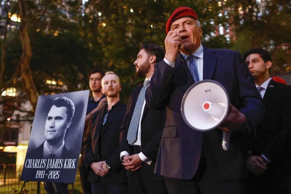 Otkazi u SAD, Neki slave neki hvale