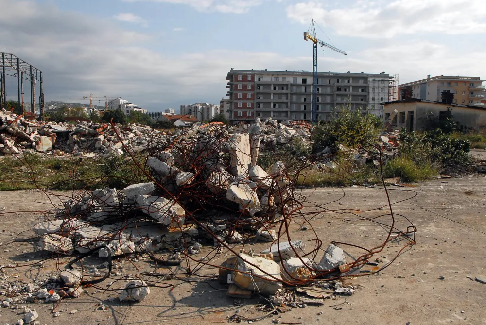 &nbsp;Manjinski akcionari "Radoja Dakića" traže 20 miliona od prodaje građevinskog zemlji&scaron;ta