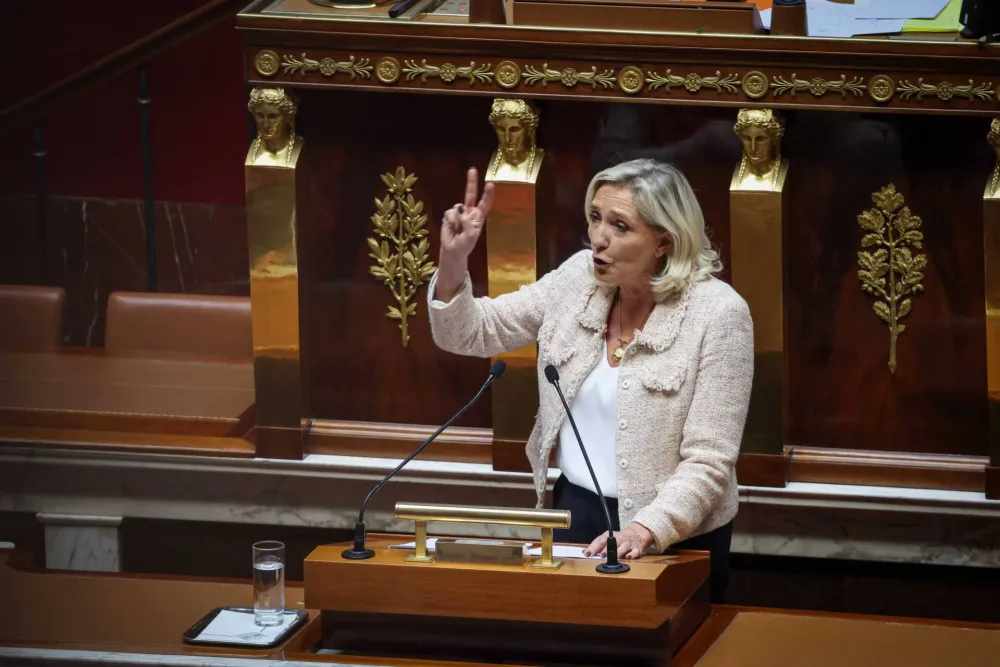 (VIDEO) Le Pen pozvala pristalice da se spreme za izbore: Vlada Lekornija biće kratkotrajna