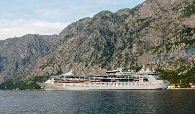 U kotorskom zalivu tri broda i katamaran