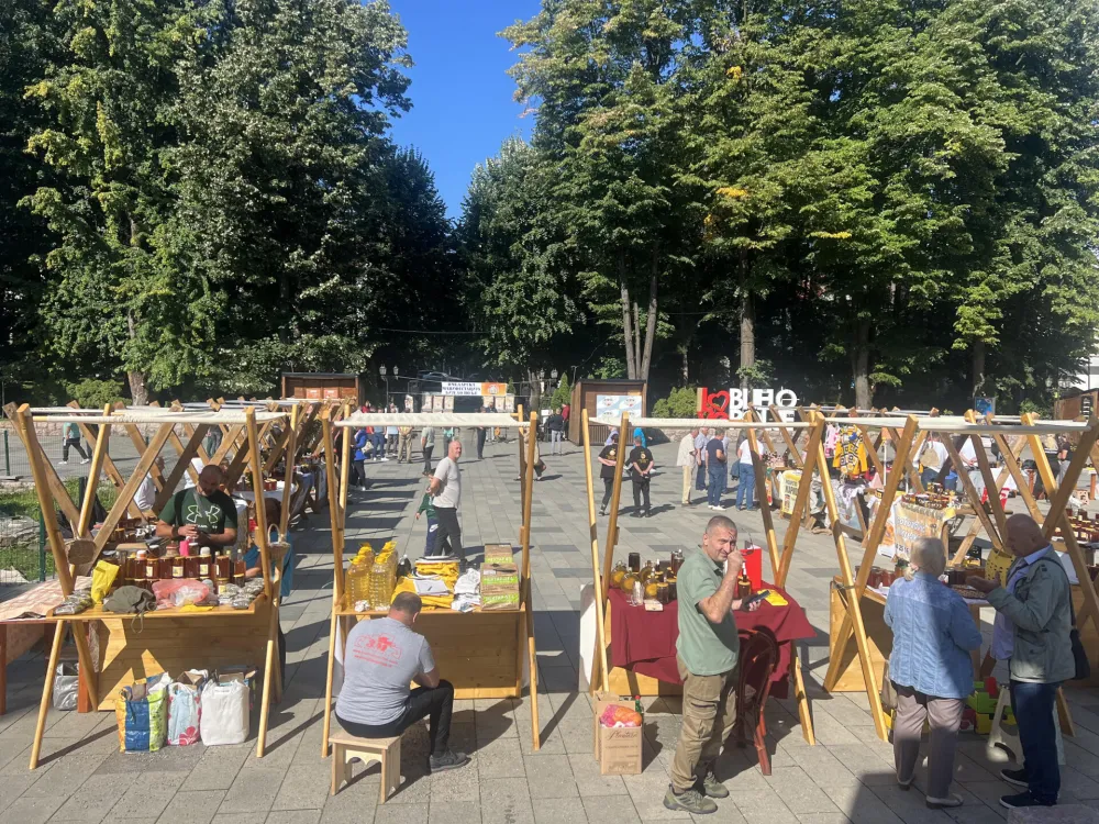 U Bijelom Polju održan sajam "Med, hrana, lijek": Pčelarstvo simbol zdravlja, zajedni&scaron;tva i održivog razvoja