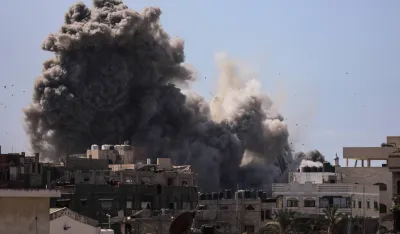 (FOTO) Izrael pojačao bombardovanje, Palestinci bježe iz Gaze