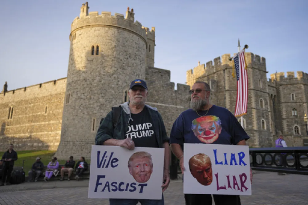 Britanci projektovali Trampovu sliku sa Epstinom ispred kraljevskog dvorca