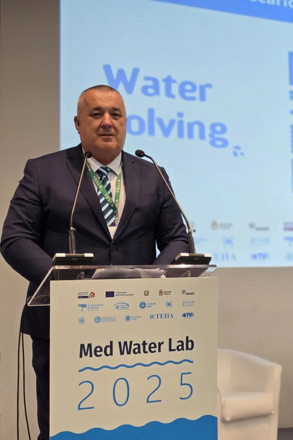 Krsto Rađenović na konferencijiu Bariju